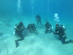 Выполнение упражнений под водой